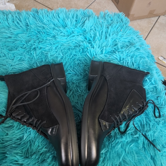 Naot both - Picture 5 of 7